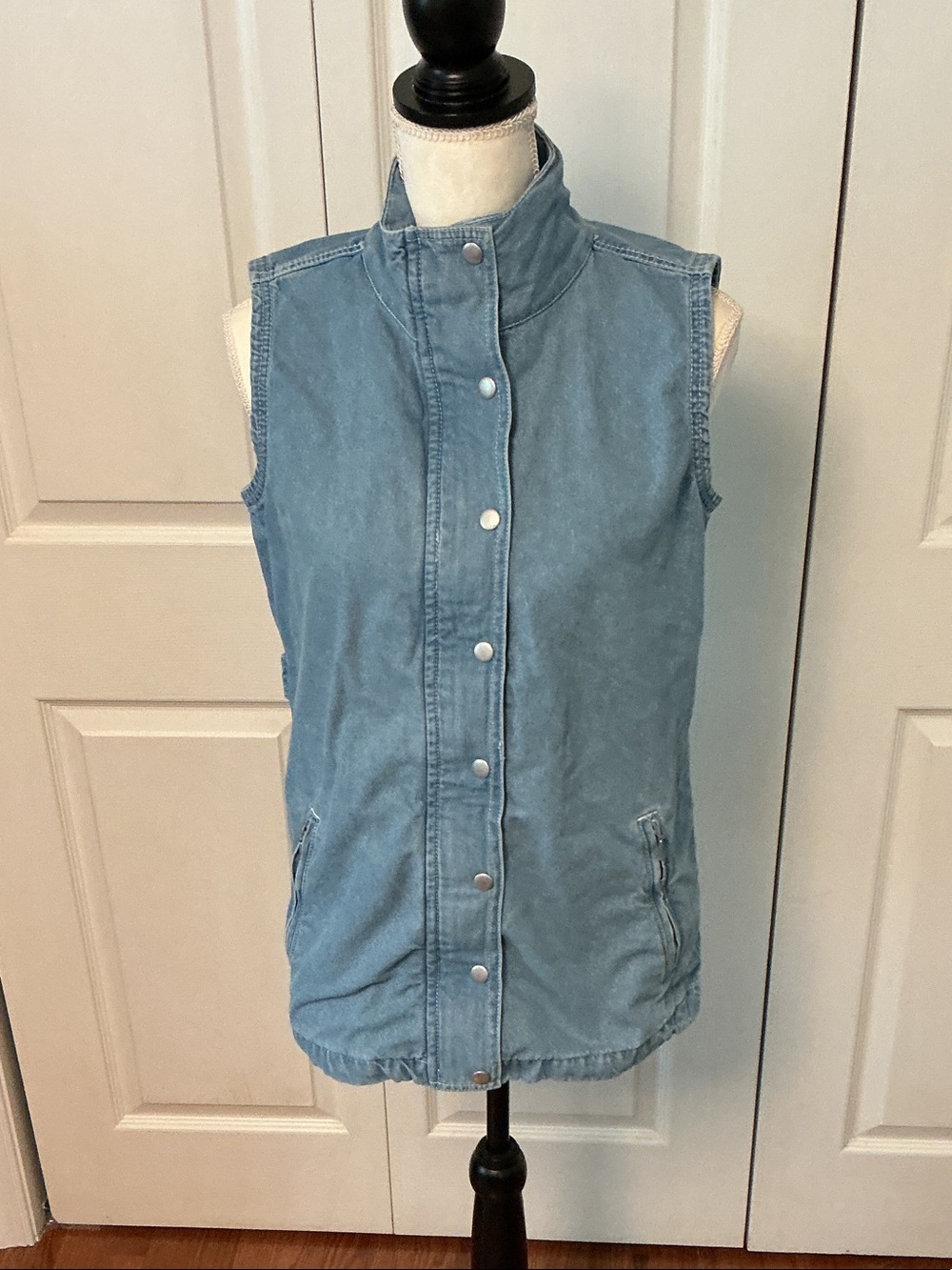 Sleeveless Light Blue Snap-Front Utility Vest